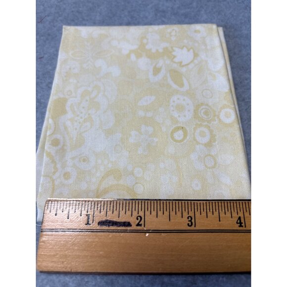 Yellow Floral Cotton Fabric 18"x22" Fat Quarter for Quilting Crafts - Picture 2 of 4